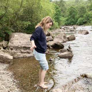 Lauren Mayberry feet photo thumbnail