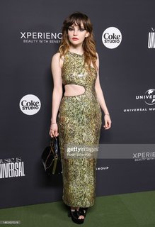 Lauren Mayberry feet photo thumbnail