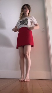 Lauren Mayberry feet photo thumbnail