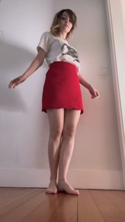 Lauren Mayberry feet photo thumbnail