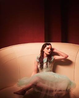 Lauren Mayberry feet photo thumbnail