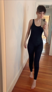 Lauren Mayberry feet photo thumbnail