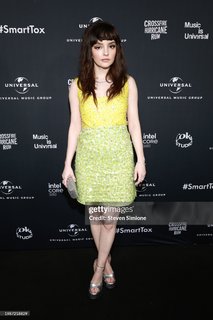 Lauren Mayberry feet photo thumbnail