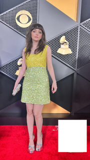 Lauren Mayberry feet photo thumbnail