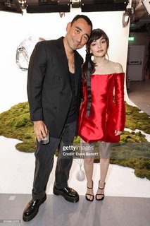 Lauren Mayberry feet photo thumbnail