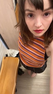 Lauren Mayberry feet photo thumbnail