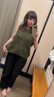 Lauren Mayberry feet photo thumbnail