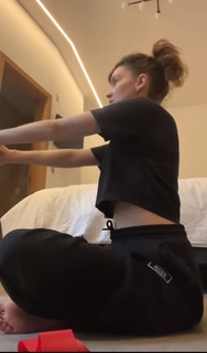 Lauren Mayberry feet photo thumbnail