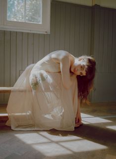 Lauren Mayberry feet photo 1