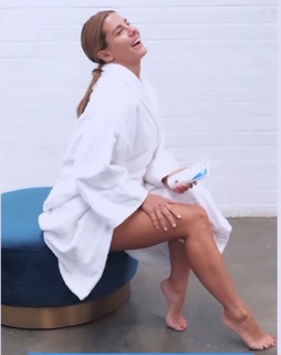 Lauren Phillips feet photo 8