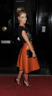 Lauren Pope feet photo thumbnail