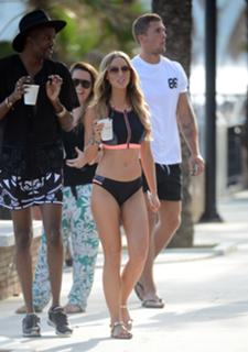 Lauren Pope feet photo thumbnail