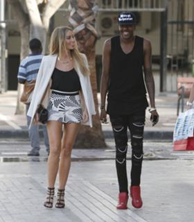 Lauren Pope feet photo thumbnail