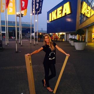 Lauren Pope feet photo thumbnail