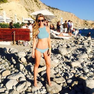 Lauren Pope feet photo thumbnail