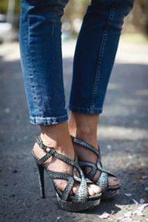 Lauren Pope feet photo thumbnail