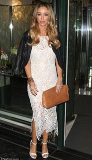 Lauren Pope feet photo thumbnail