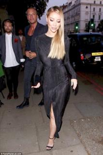 Lauren Pope feet photo thumbnail