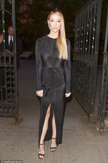 Lauren Pope feet photo thumbnail