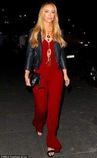 Lauren Pope feet photo thumbnail