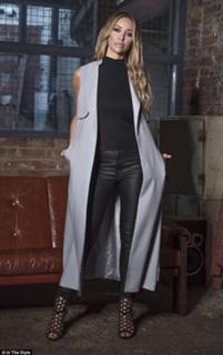 Lauren Pope feet photo thumbnail