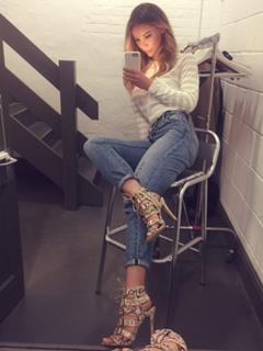 Lauren Pope feet photo thumbnail