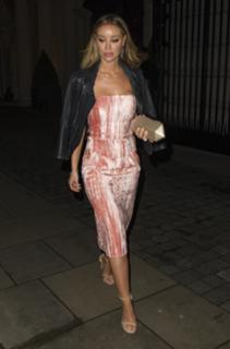 Lauren Pope feet photo thumbnail