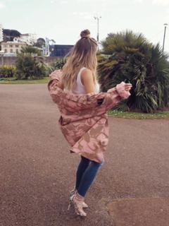 Lauren Pope feet photo thumbnail