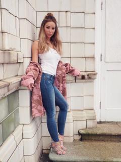 Lauren Pope feet photo thumbnail