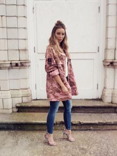 Lauren Pope feet photo thumbnail