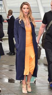 Lauren Pope feet photo thumbnail