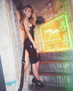 Lauren Pope feet photo thumbnail