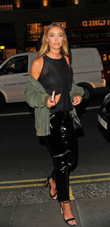 Lauren Pope feet photo thumbnail