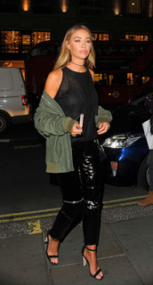 Lauren Pope feet photo thumbnail