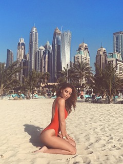 Lauren Pope feet photo thumbnail