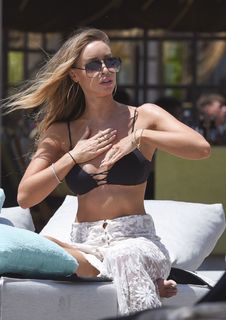 Lauren Pope feet photo thumbnail
