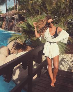Lauren Pope feet photo thumbnail
