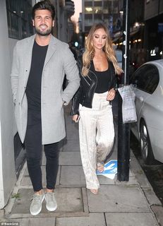 Lauren Pope feet photo thumbnail