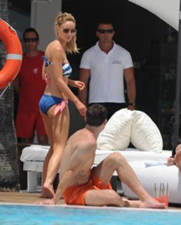 Lauren Pope feet photo thumbnail