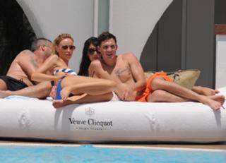 Lauren Pope feet photo thumbnail