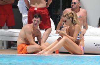 Lauren Pope feet photo thumbnail