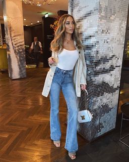 Lauren Pope feet photo thumbnail