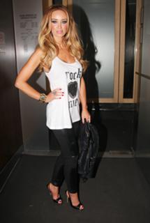 Lauren Pope feet photo thumbnail