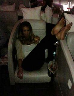 Lauren Pope feet photo thumbnail