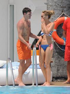 Lauren Pope feet photo thumbnail