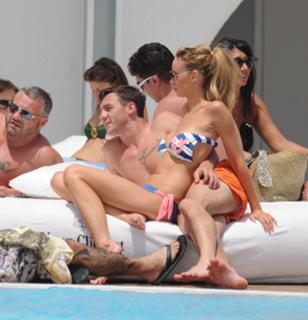 Lauren Pope feet photo thumbnail