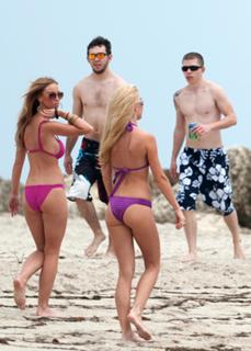 Lauren Pope feet photo thumbnail