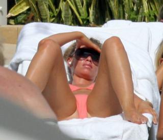 Lauren Pope feet photo thumbnail