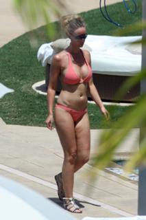 Lauren Pope feet photo thumbnail