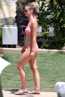 Lauren Pope feet photo thumbnail